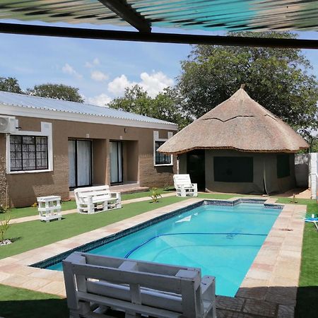 Looks Cottages Self Catering Apartments Kasane Exterior photo