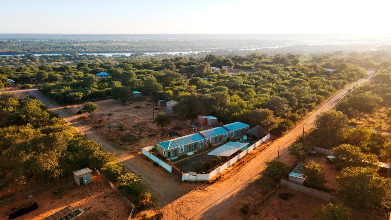 Looks Cottages Self Catering Apartments Kasane Exterior photo