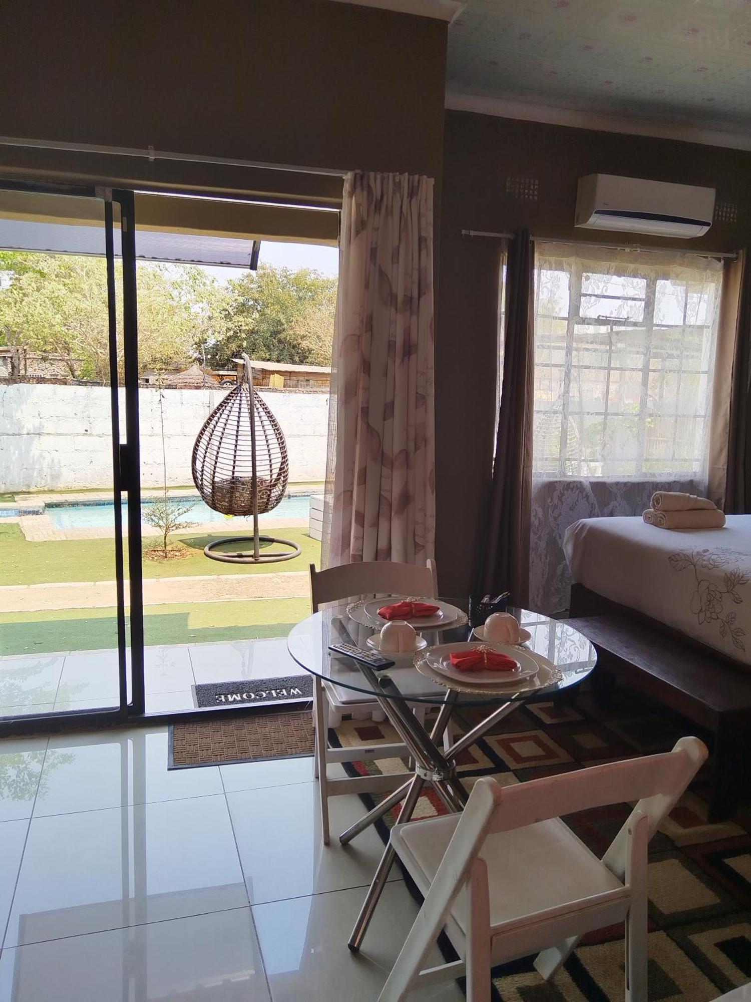 Looks Cottages Self Catering Apartments Kasane Exterior photo
