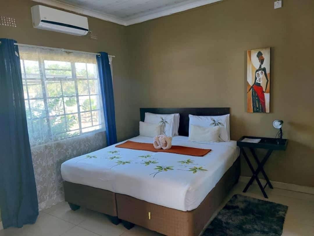 Looks Cottages Self Catering Apartments Kasane Exterior photo