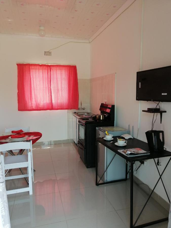 Looks Cottages Self Catering Apartments Kasane Exterior photo
