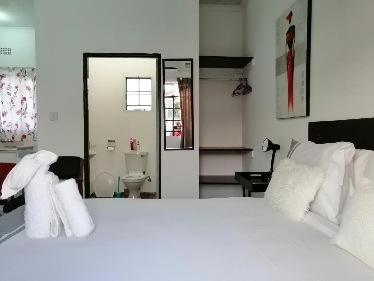 Looks Cottages Self Catering Apartments Kasane Exterior photo